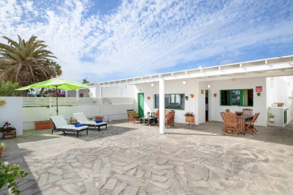 Hermosa Casa Vacacional, Muy Cerca A La Playa. Guatiza ภายนอก รูปภาพ